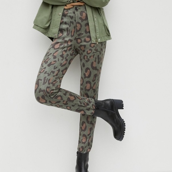 NWT. Anthropologie Leopard Sueded Slim Pants sz 4 - Picture 12 of 12